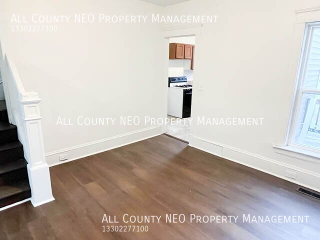 Building Photo - 3298 W 98th St