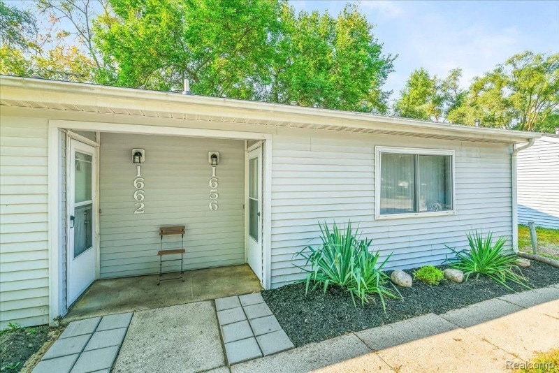 Primary Photo - 1656 Parkwood Ave