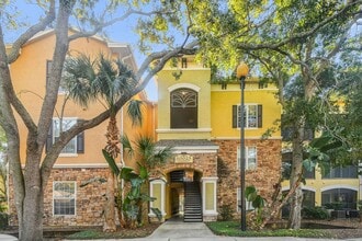 Building Photo - 10025 Courtney Palms Blvd