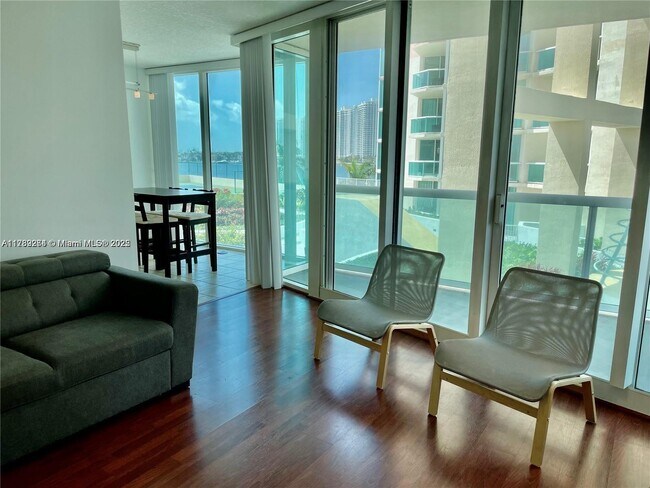 Foto del edificio - 3370 NE 190th St