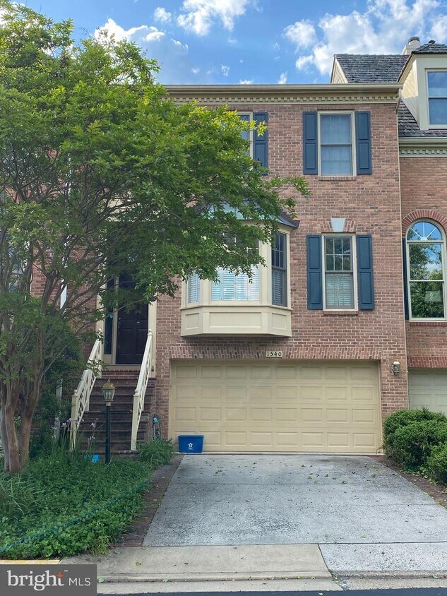 Building Photo - 1540 Hampton Hill Cir