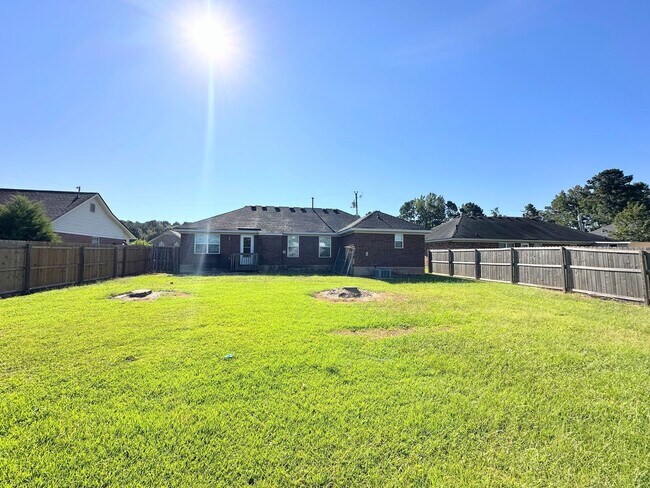 Foto del edificio - 4303 Pineview Ln