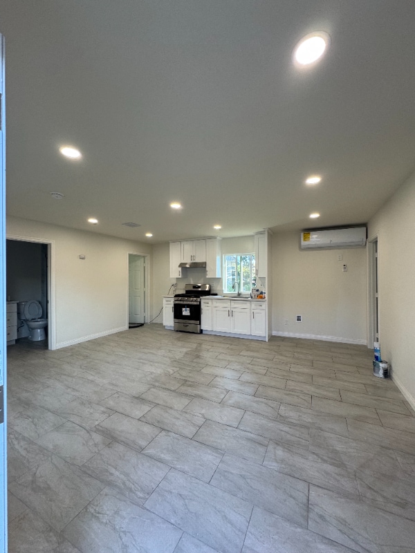 Building Photo - 890 E Avenida De Los Arboles