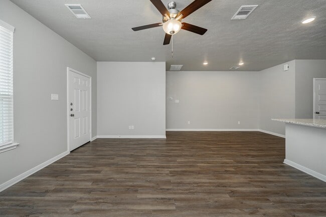 Building Photo - 1123 Trellis Pass