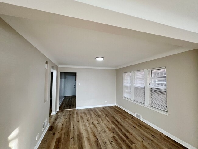 Building Photo - 1515 Maple Ave