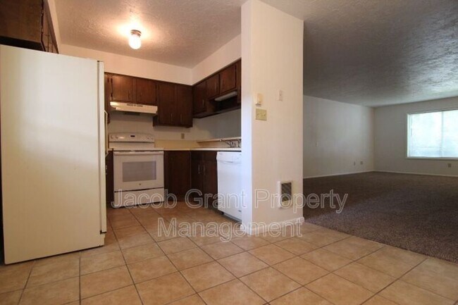 Foto del edificio - 756 Whittier St