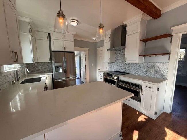 Foto del edificio - Two Bed 1 Bath House with Fenced Backyard!