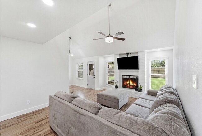 Foto del edificio - 5234 Findlay Dr