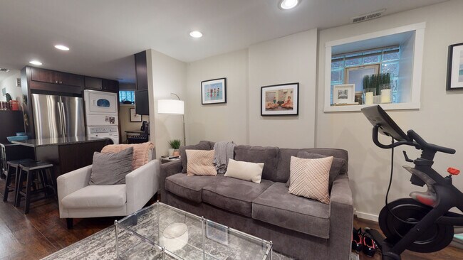 Foto del edificio - 718 W Oakdale Ave