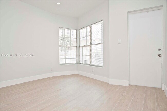 Building Photo - 4105 N Ocean Dr