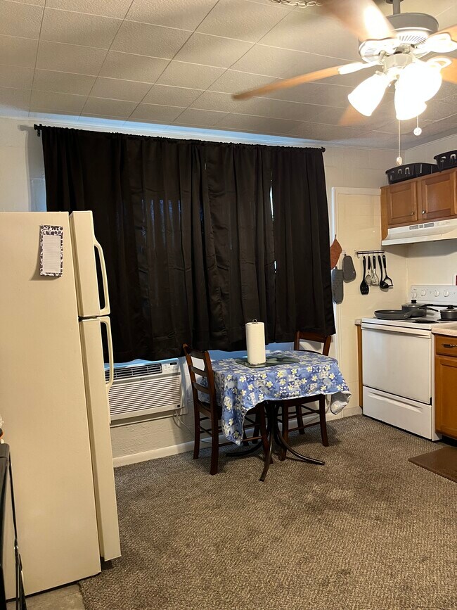 812 SE 9th Ct Unit B, Okeechobee, FL 34974 Apartments in Okeechobee