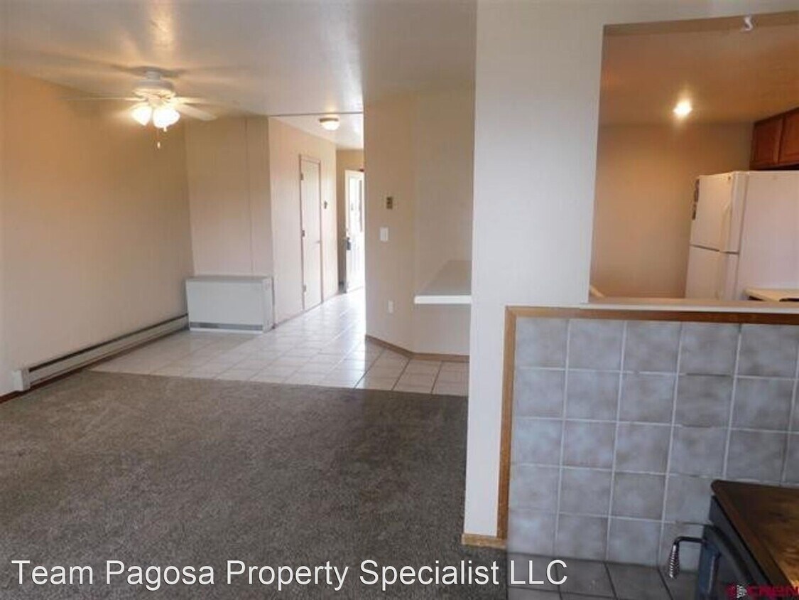 Primary Photo - 2 br, 1.5 bath House - 21 West Golf #4