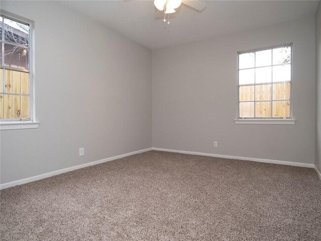 Building Photo - 1010 N Meadows Dr