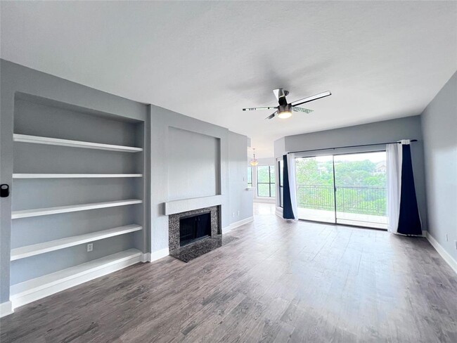 Foto del edificio - 4711 Spicewood Springs Rd