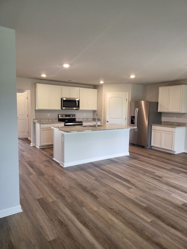 Building Photo - ATHENS - NEW BUILD - MOVE IN READY