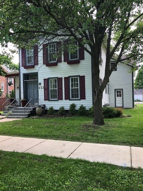 Building Photo - 213 N Brainard St