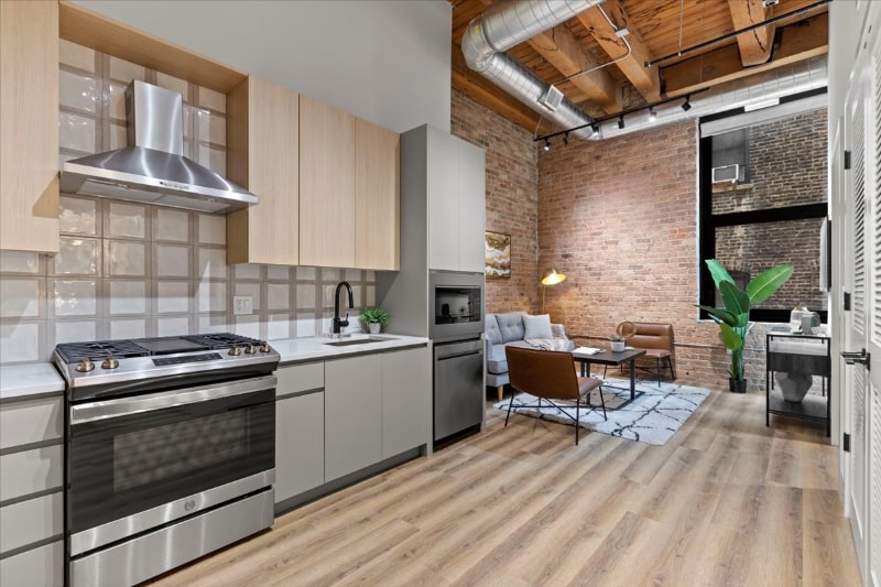 Photo - 145 W Ohio St (Chicago, IL)