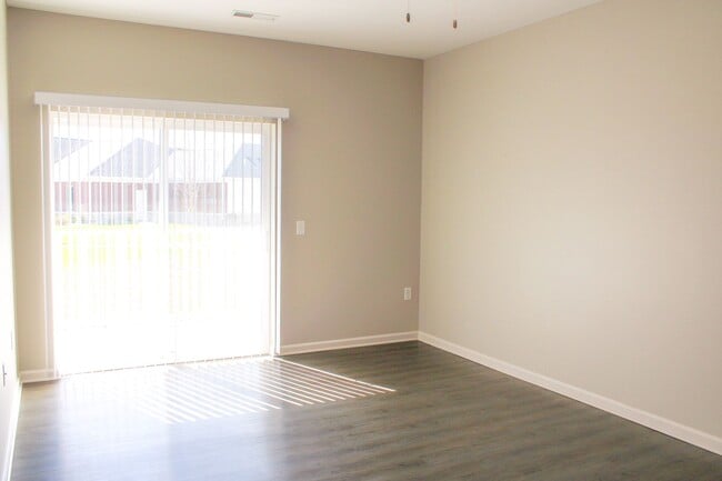 Foto del edificio - 3261 Redhawk St