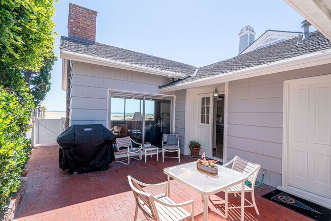 Building Photo - Winter Lease in Exclusive Peninsula Point ...