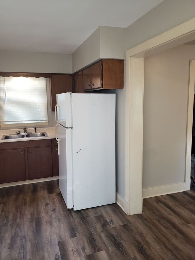 Building Photo - 415 9th St NW