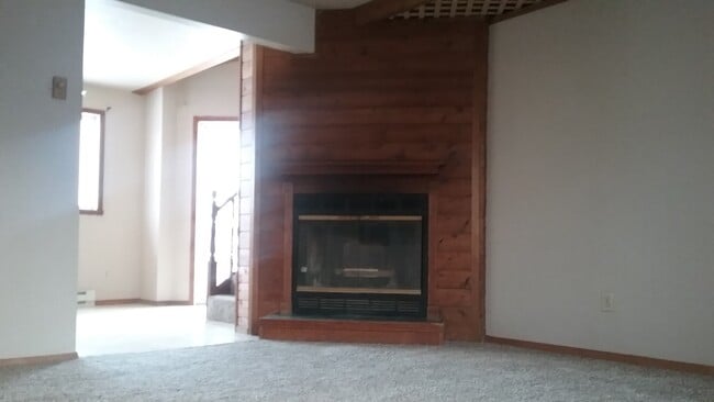 Building Photo - 2229 Country Ln