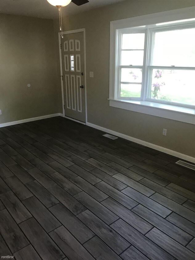 3 br, 2 bath House 556 Cosmopolitan House Rental in Marshall, MI