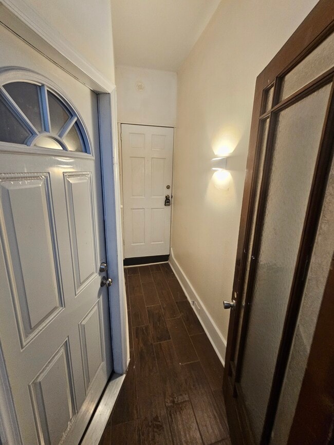 Building Photo - 132 W Douglass St