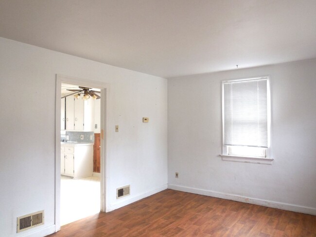 Foto del edificio - Two Bedroom Home in Belleville