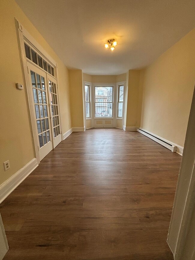 Building Photo - 244 6th Ave W