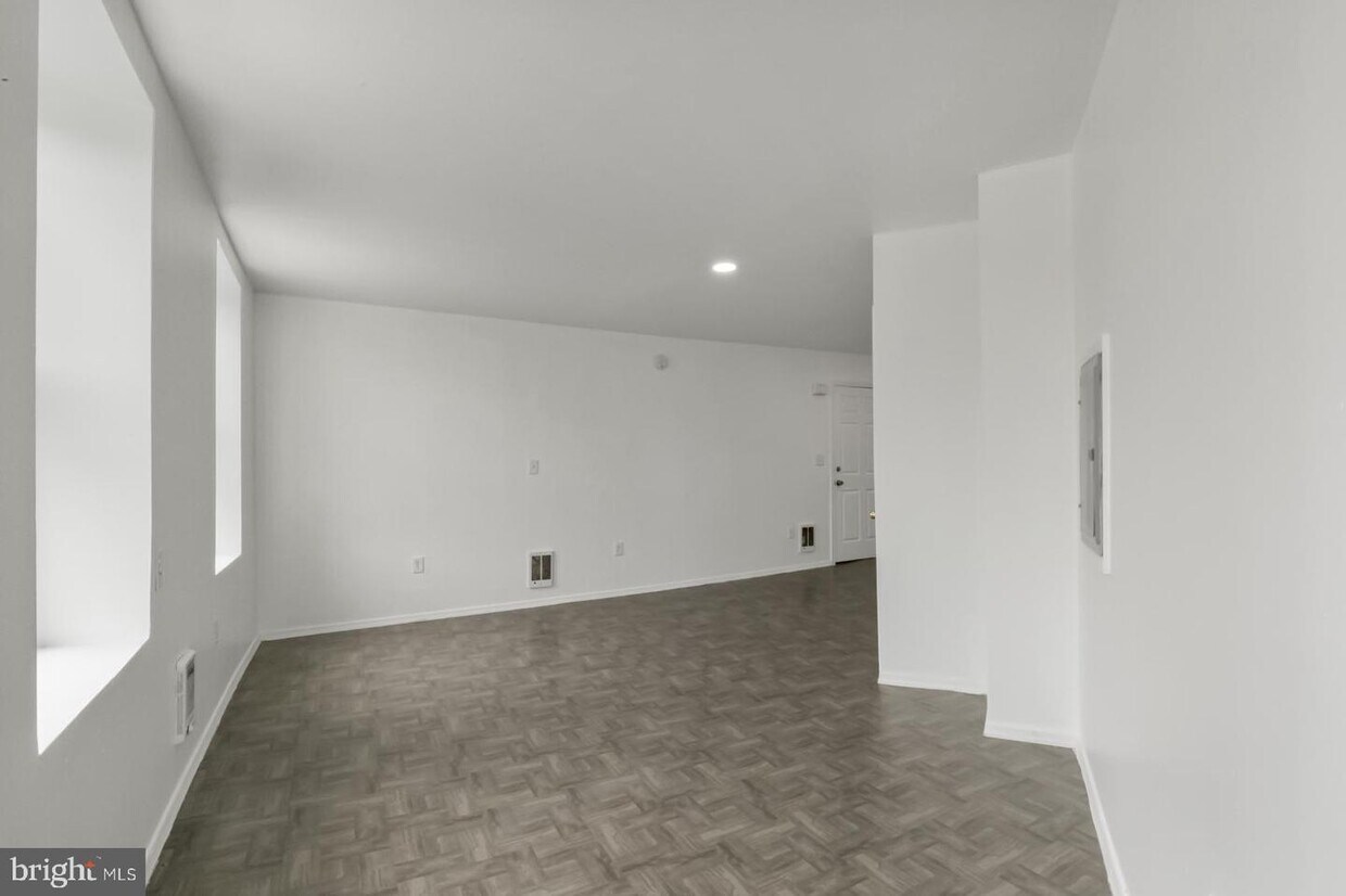 Primary Photo - 2150 Ridge Ave