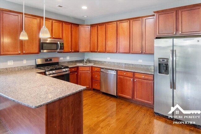 Foto del edificio - 1437 E 65th Pl