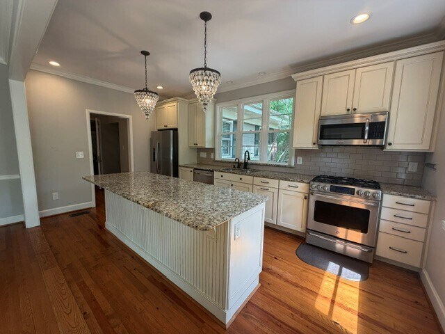 Foto del edificio - Charming Estate home on almost 2 acres with Duke University Setting