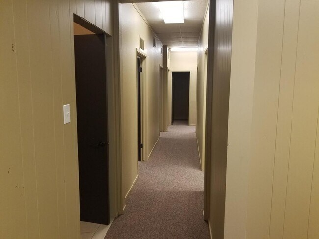 Foto del edificio - 1901 Railroad Ave - D