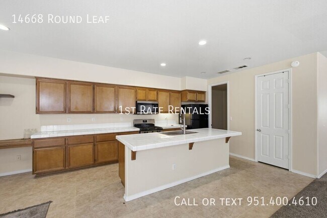 Foto del edificio - 14668 Round Leaf Rd