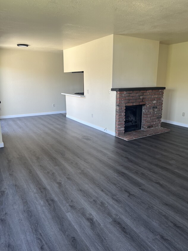 Living Room - 142 14th St