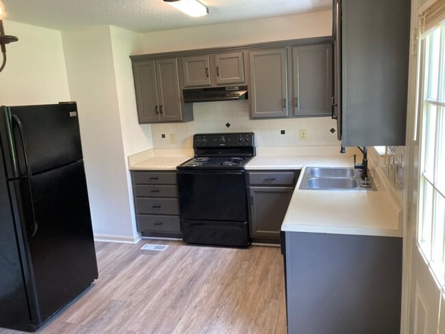 Kitchen - 627 Wilderness Trl