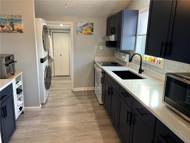 Foto del edificio - 271 Great Island Rd