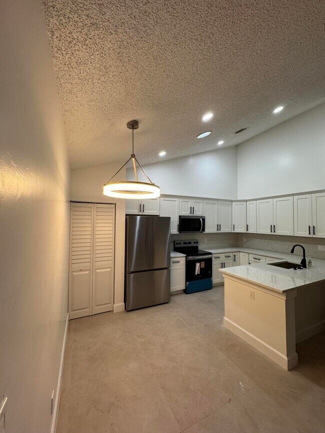 Foto del edificio - 1148 Summit Trail Cir