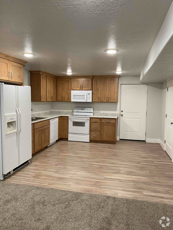 Cedar Point at Summit Ridge Apartments for Rent with Hardwood Floors
