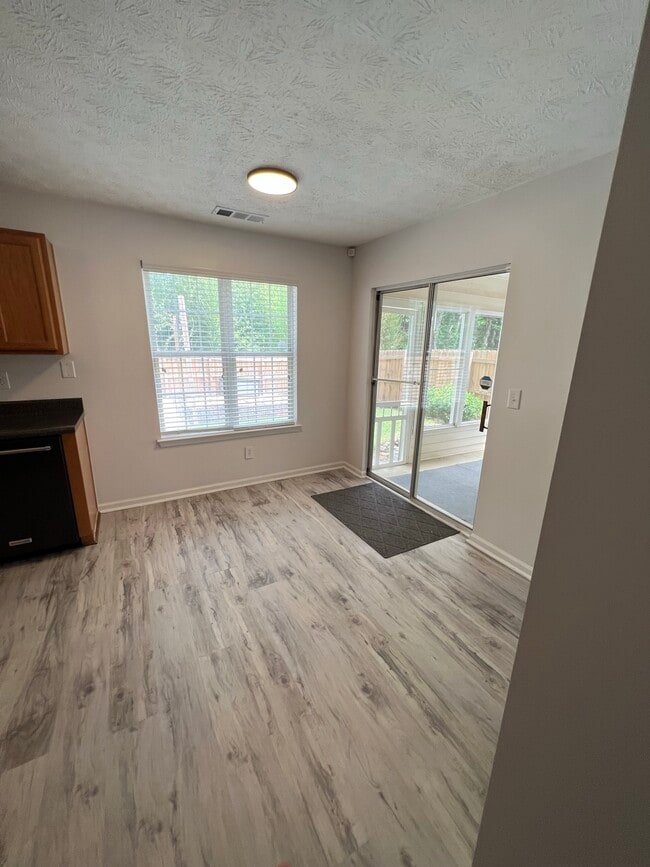 Building Photo - 2220 Asquith Ave SW