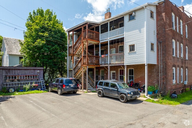 Rear Parking - 59 L St