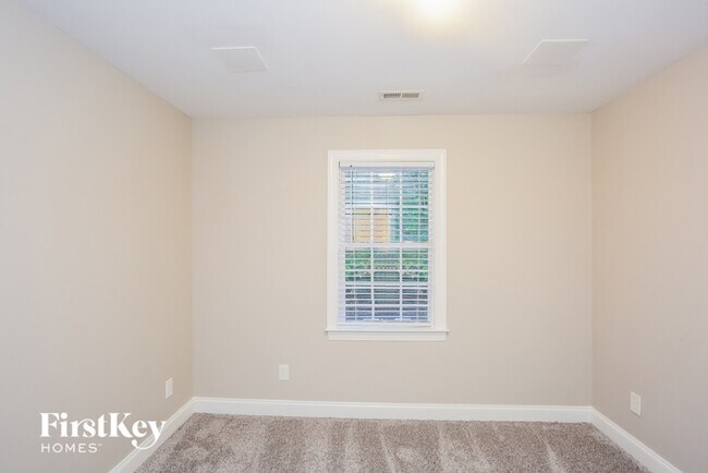 Foto del edificio - 8335 McCarron Way