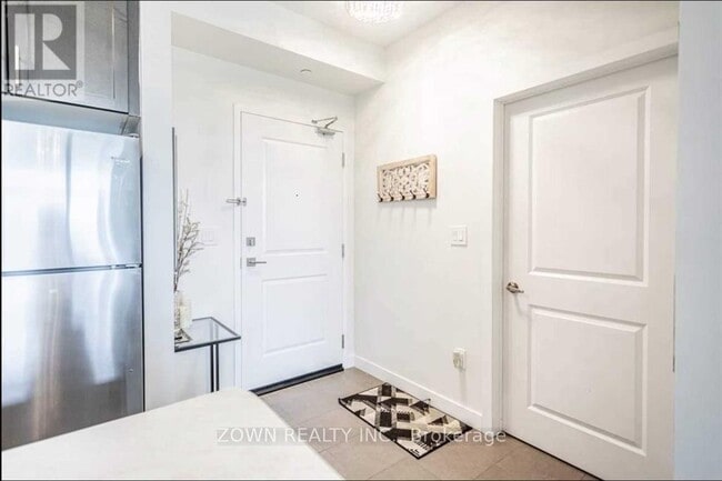 Building Photo - 35 Southshore Cres