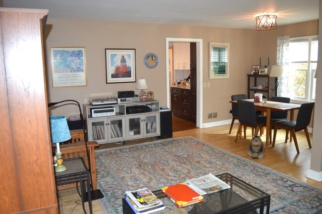 Building Photo - 509 Caromar Dr