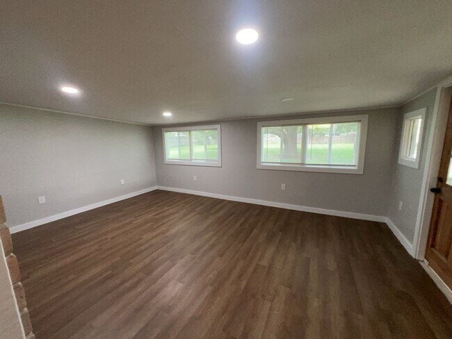 Foto del edificio - 30707 Martens Rd