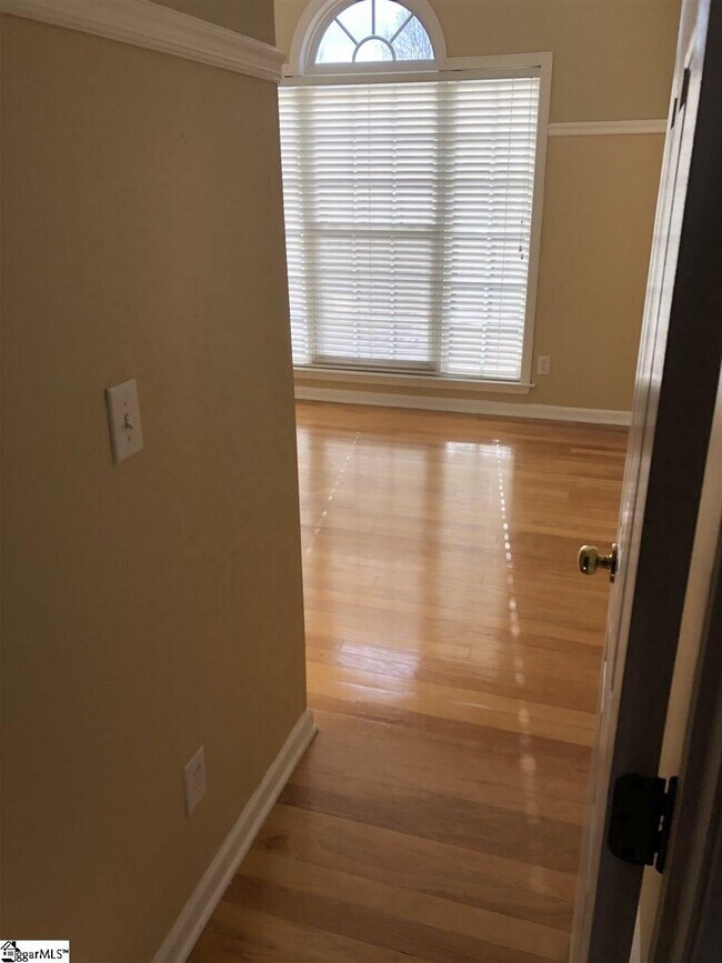 Foto del edificio - 310 Summerwalk Pl