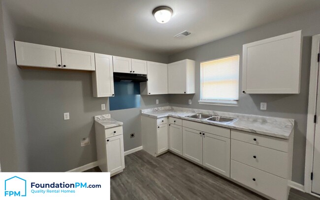 Building Photo - 565 Hemsley Ave