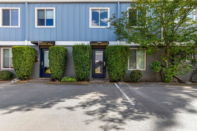 Building Photo - 3618 SW Multnomah Blvd