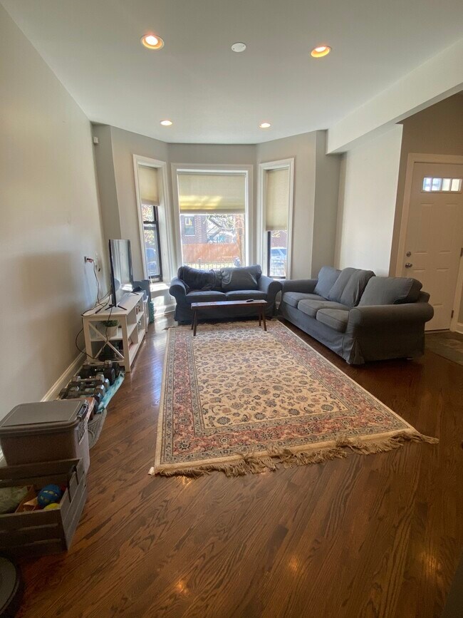 Foto del edificio - 2640 W Cortland St