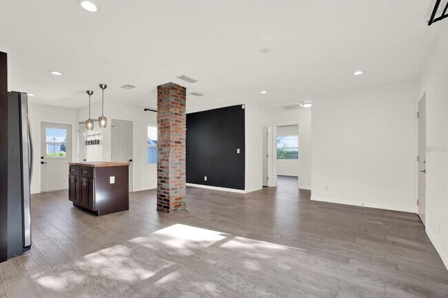 Foto del edificio - 5006 N Suwanee Ave